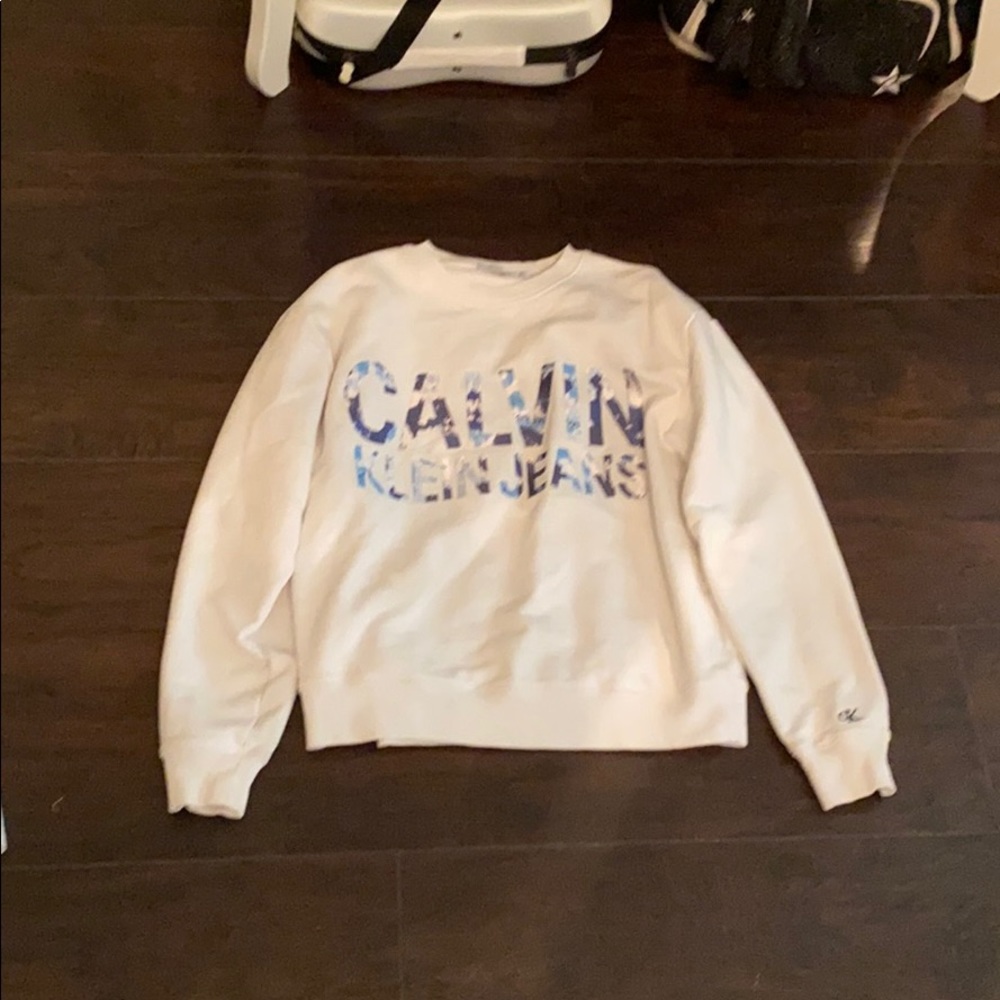 White sweatshirt